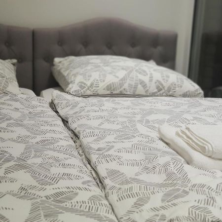 Ferienwohnung Mit Jacuzzi Naehe Flughafen Koeln Bonn Тройсдорф Екстериор снимка