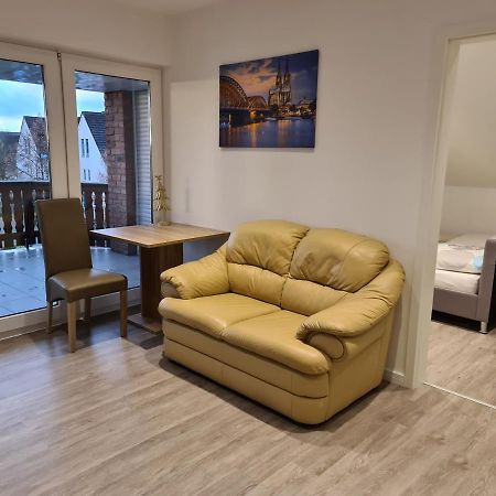 Ferienwohnung Mit Jacuzzi Naehe Flughafen Koeln Bonn Тройсдорф Екстериор снимка