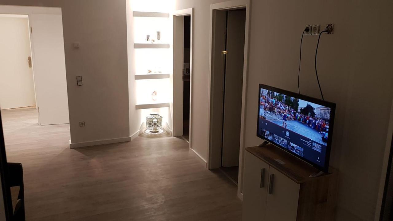 Ferienwohnung Mit Jacuzzi Naehe Flughafen Koeln Bonn Тройсдорф Екстериор снимка
