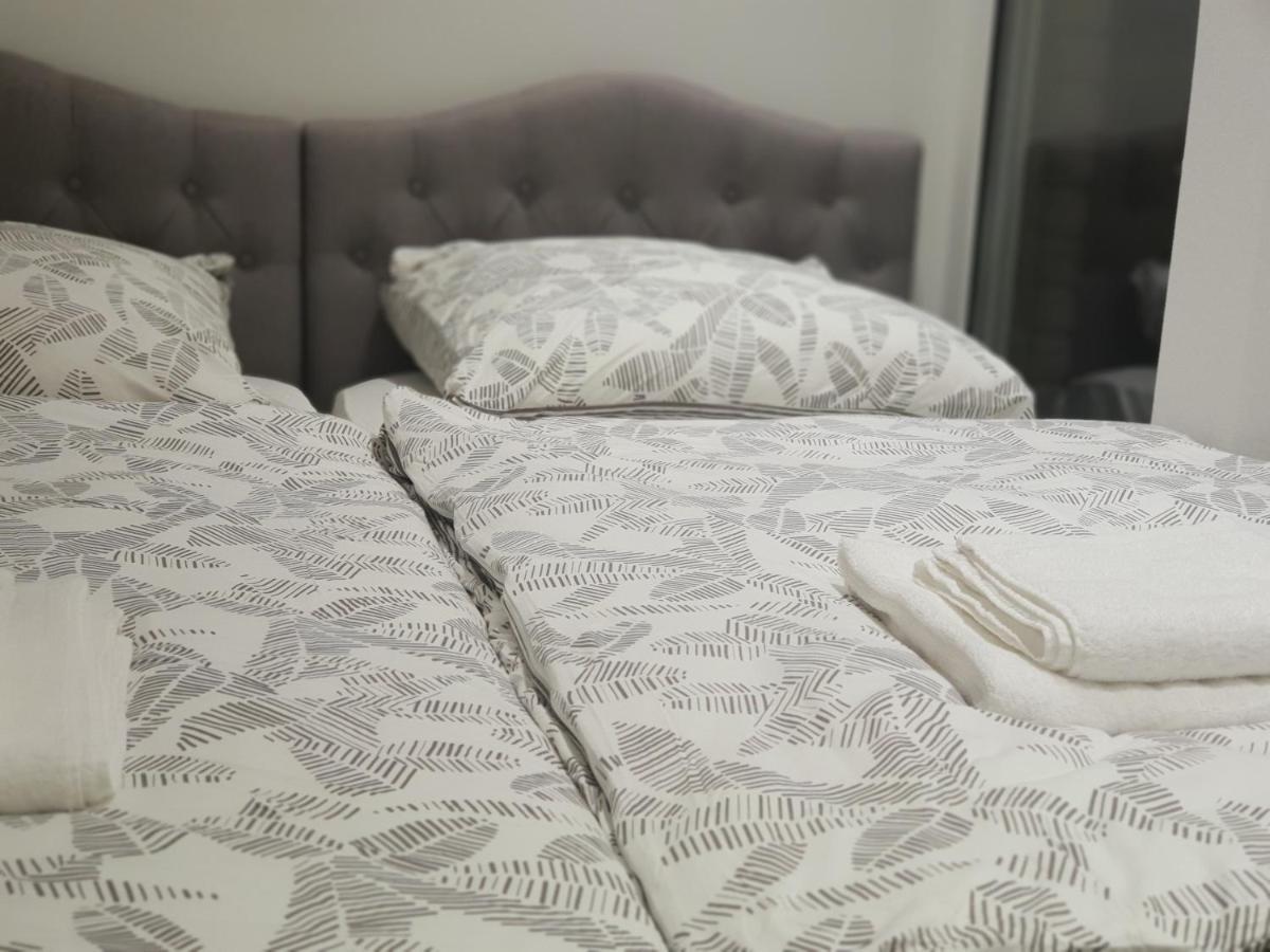 Ferienwohnung Mit Jacuzzi Naehe Flughafen Koeln Bonn Тройсдорф Екстериор снимка